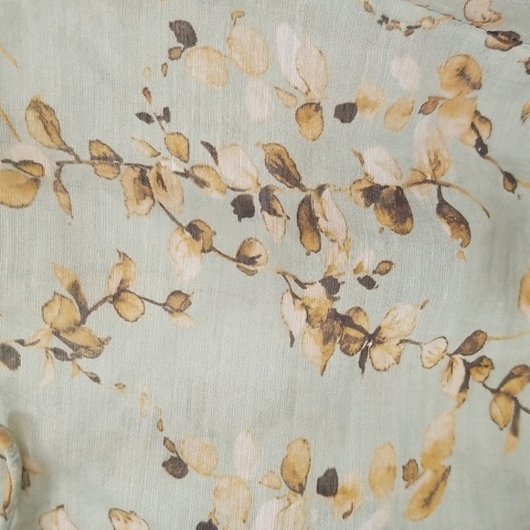 💕CURRENT AIR💕 Smocked Waist Split Neck Blouse ~ Sage Botanical Print S NWT - Picture 7 of 11